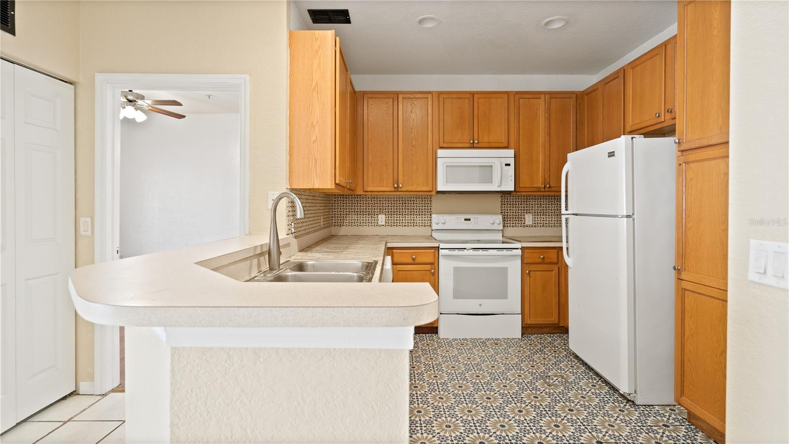 Image 28 of 47 For 2586 Grand Central Parkway 3