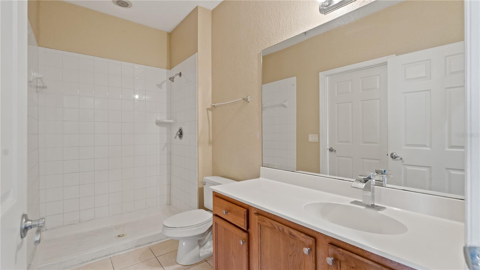 Image 9 of 47 For 2586 Grand Central Parkway 3