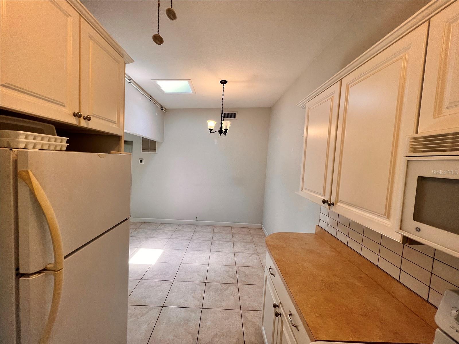 Image 11 of 24 For 253 Ashwood Drive