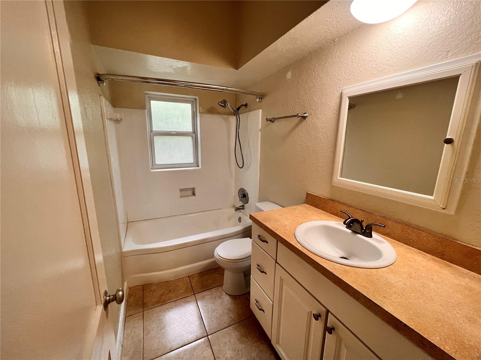 Image 15 of 24 For 253 Ashwood Drive
