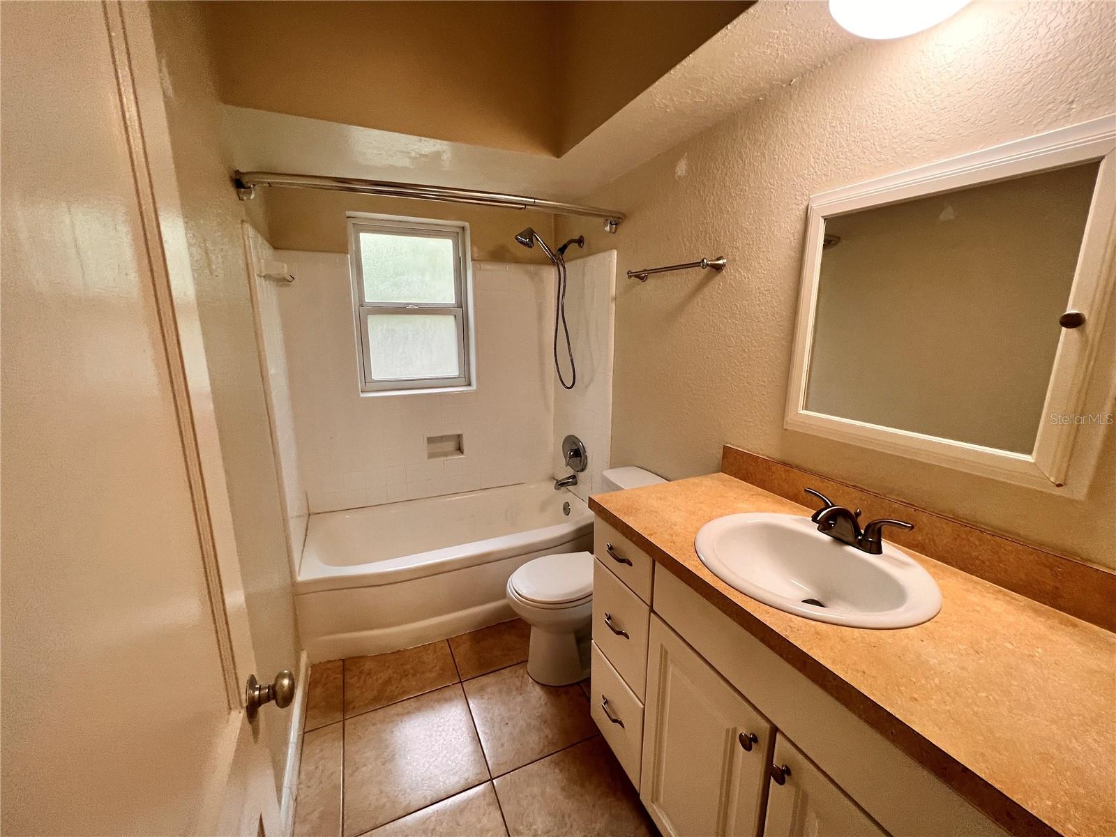 Image 16 of 24 For 253 Ashwood Drive