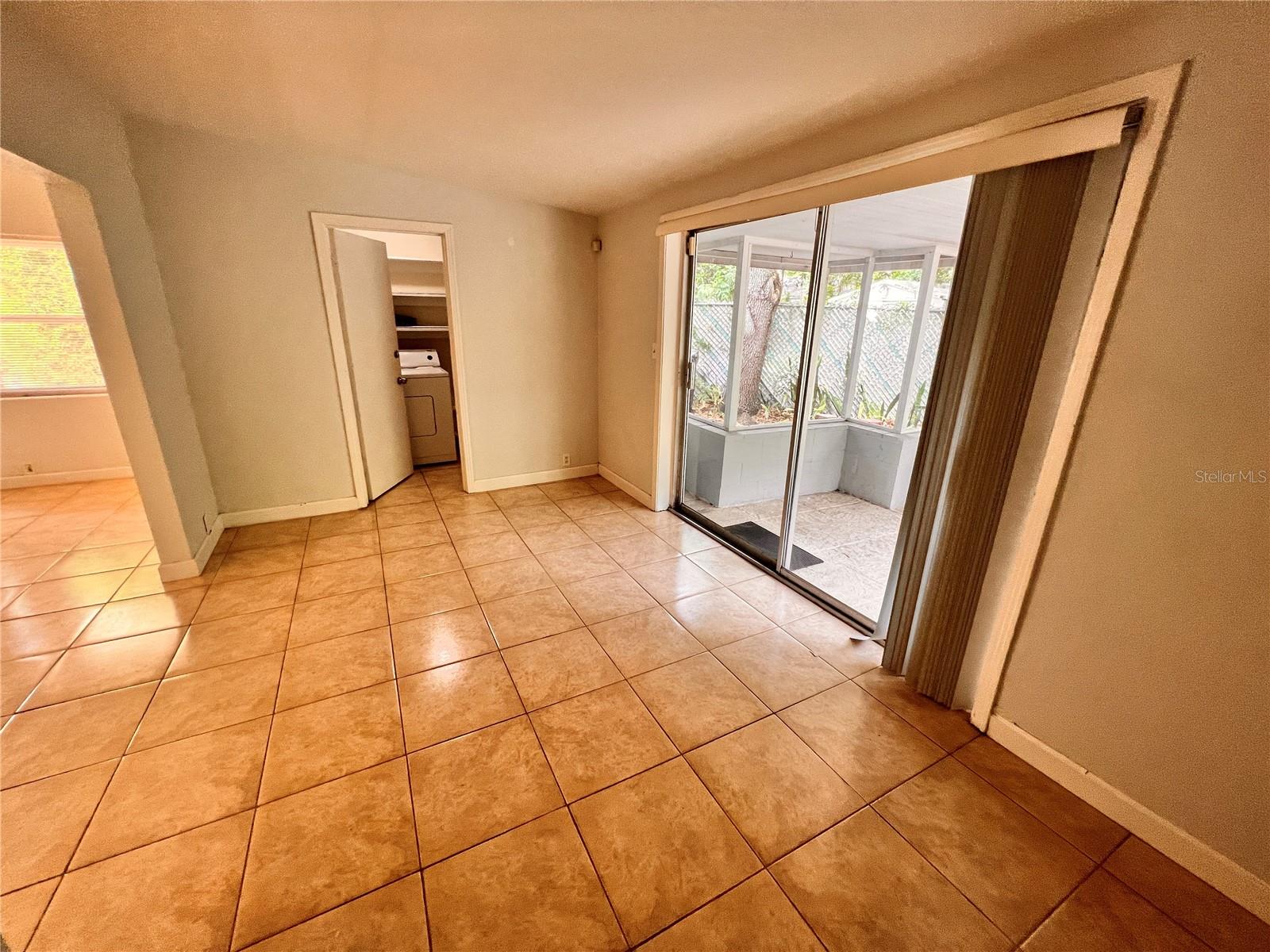 Image 5 of 24 For 253 Ashwood Drive