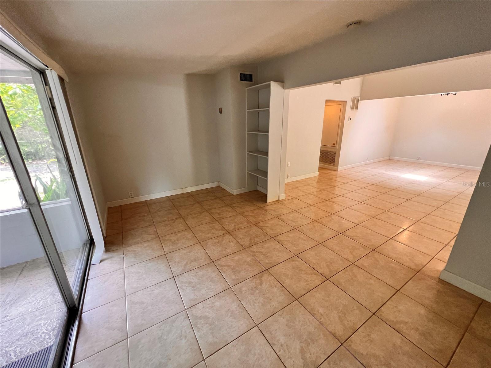 Image 6 of 24 For 253 Ashwood Drive
