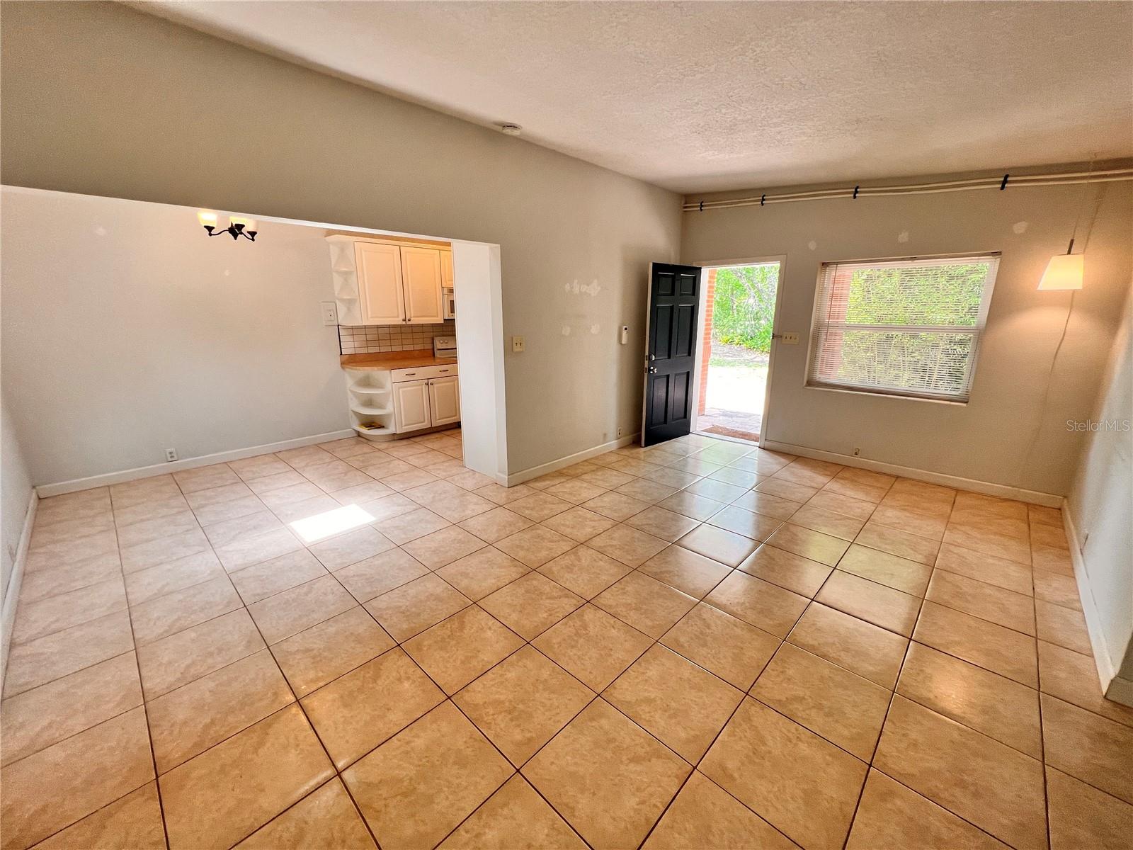 Image 7 of 24 For 253 Ashwood Drive