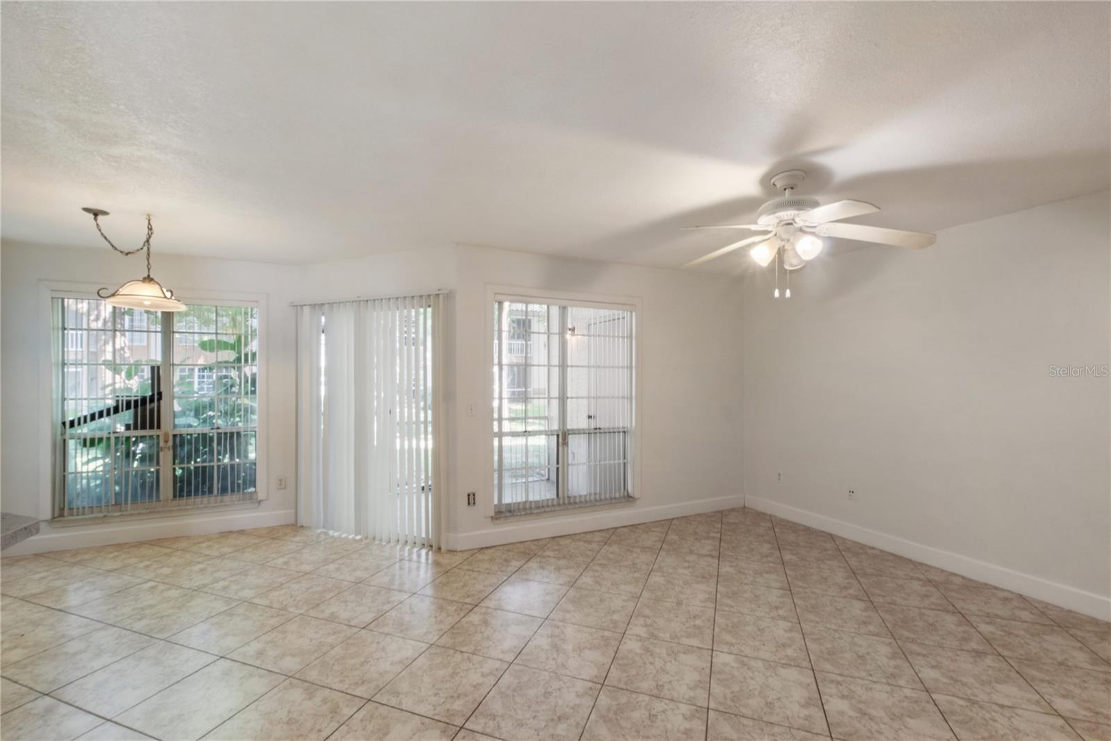 Image 4 of 10 For 4682 Sussex Terrace 4682