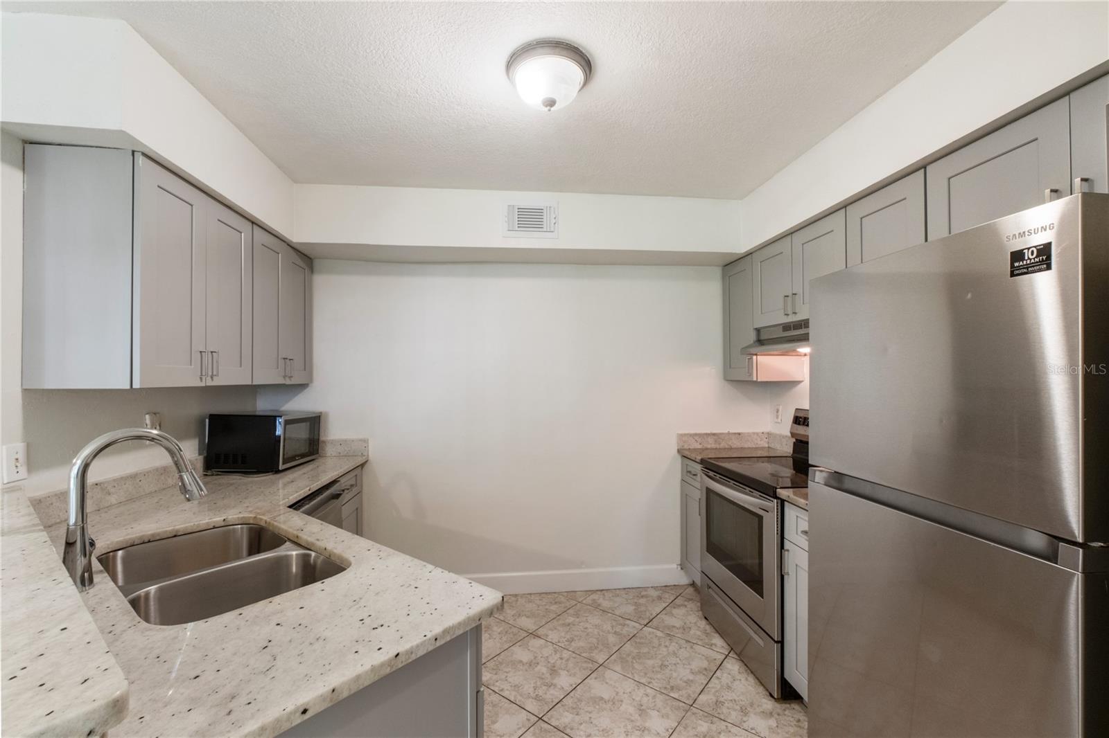 Image 5 of 10 For 4682 Sussex Terrace 4682