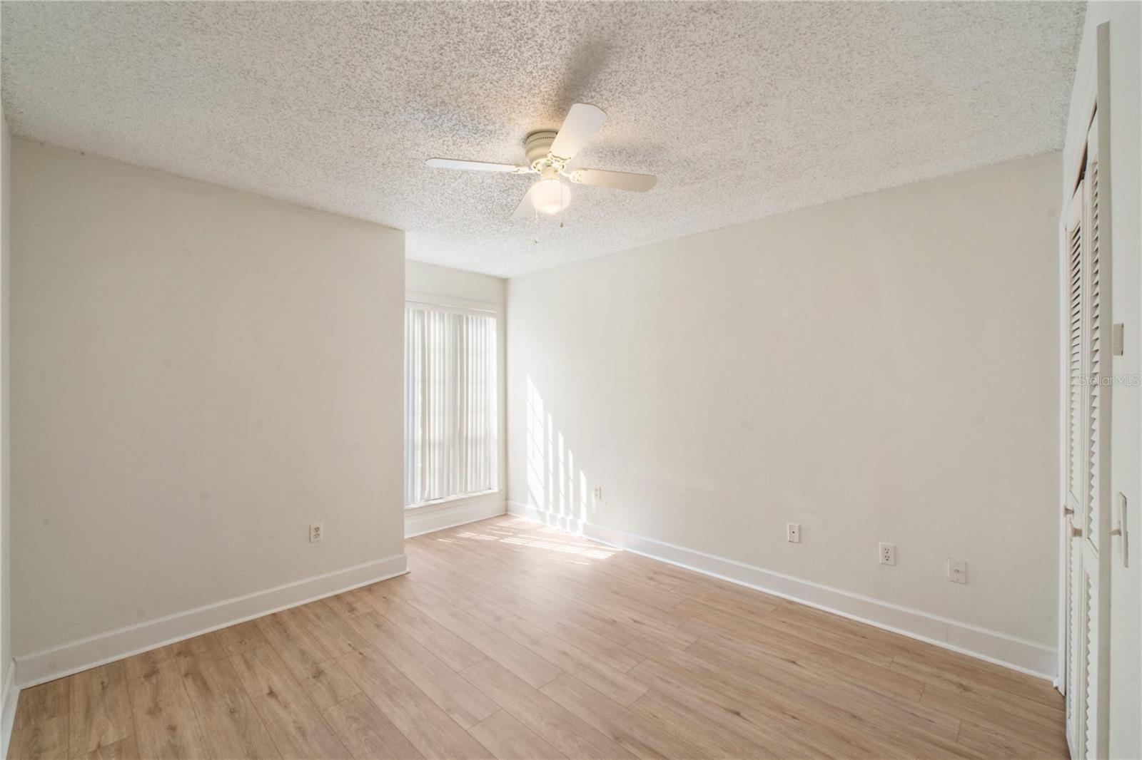 Image 6 of 10 For 4682 Sussex Terrace 4682