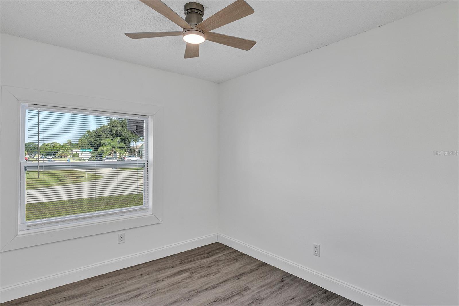 Image 16 of 29 For 1099 Dusseldorf Avenue Nw