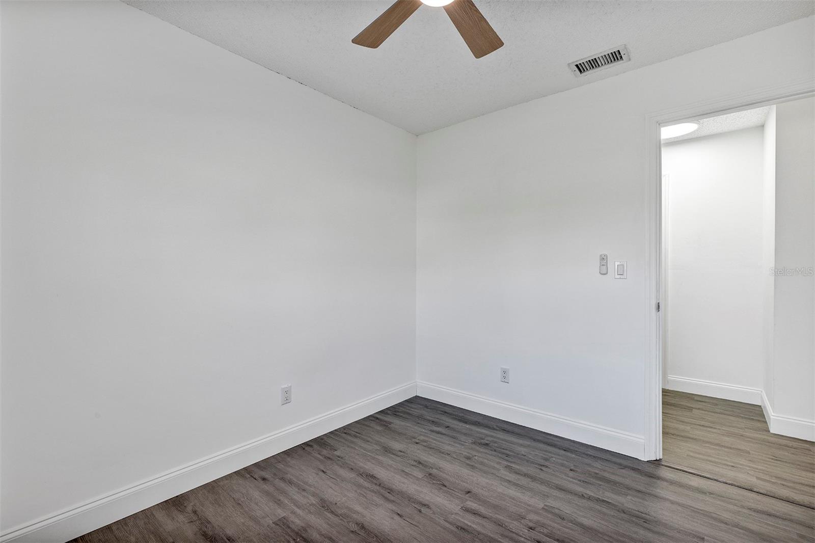 Image 17 of 29 For 1099 Dusseldorf Avenue Nw