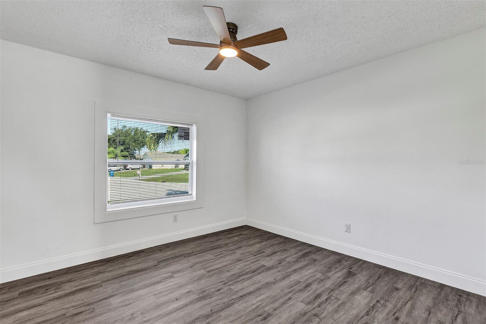 Image 22 of 29 For 1099 Dusseldorf Avenue Nw