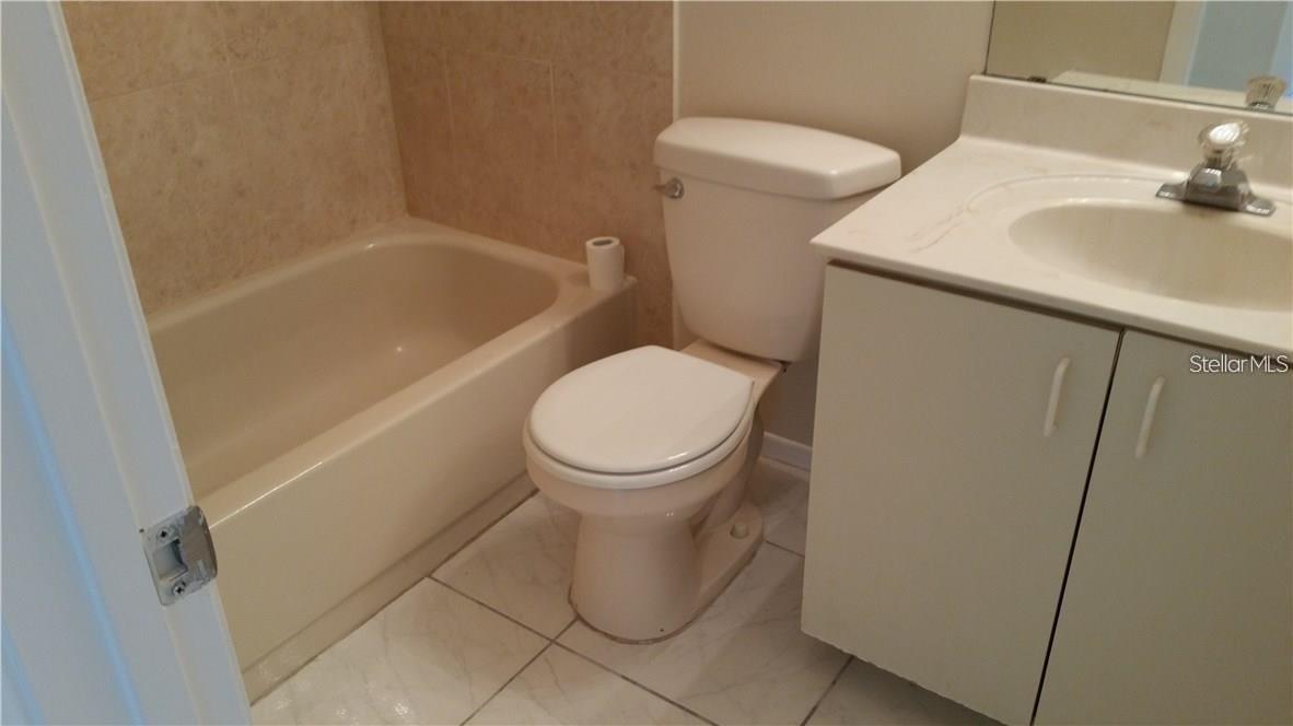 Image 6 of 11 For 2516 Woodgate Boulevard 202