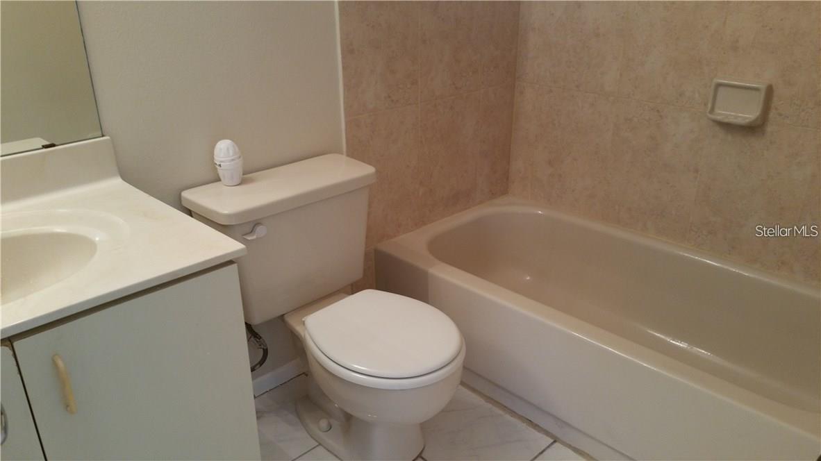 Image 8 of 11 For 2516 Woodgate Boulevard 202