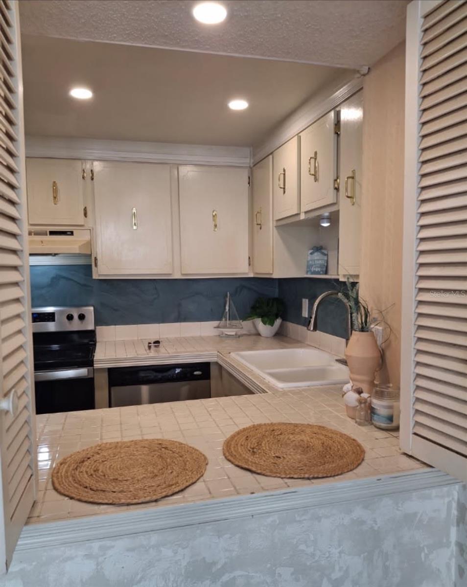 Image 10 of 22 For 2987 Atlantic Avenue 1105