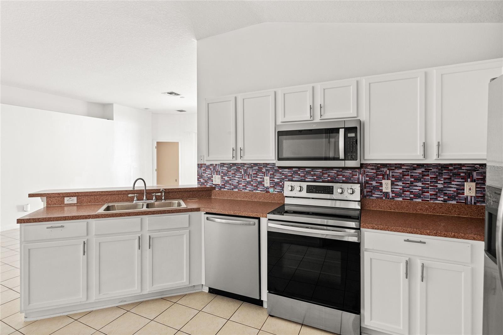 Image 10 of 35 For 15451 Markham Drive