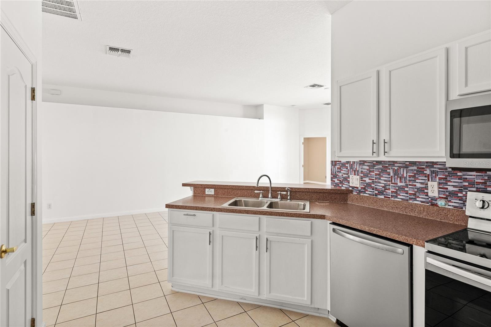 Image 11 of 35 For 15451 Markham Drive