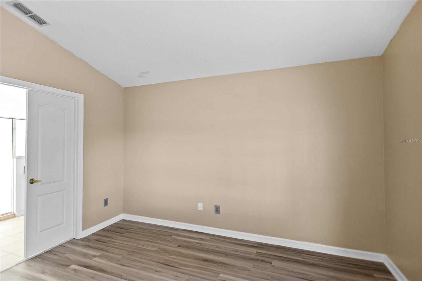 Image 16 of 35 For 15451 Markham Drive