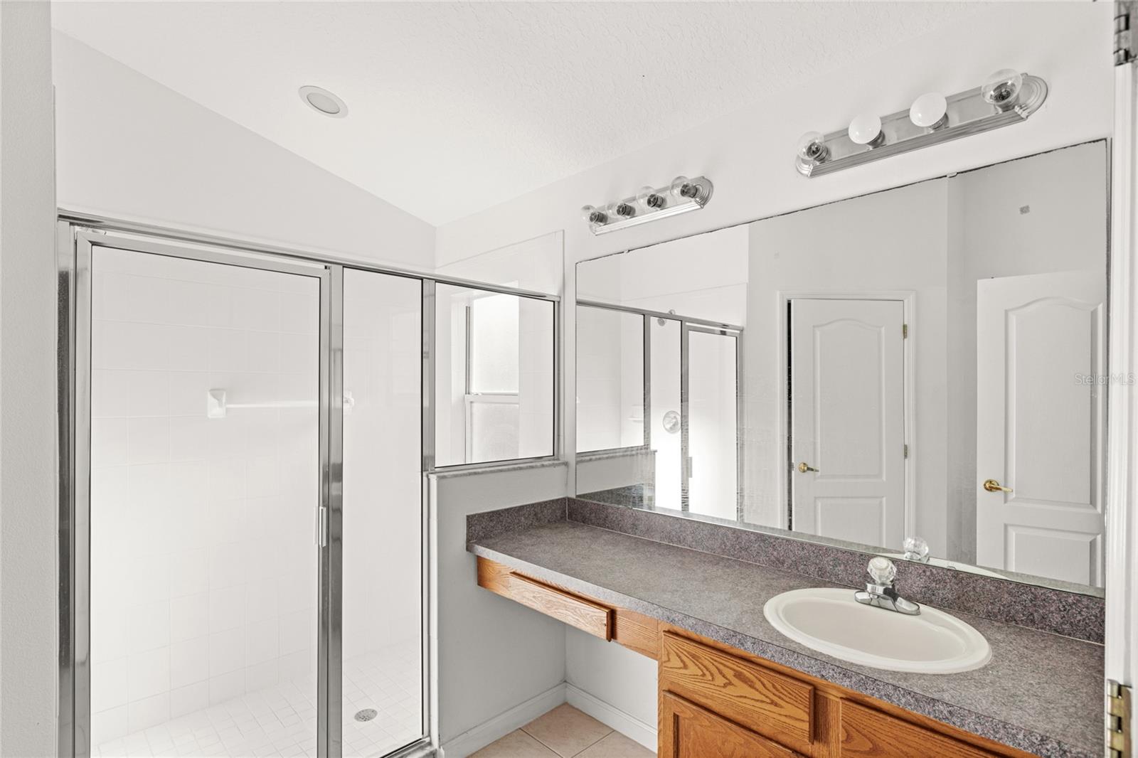 Image 17 of 35 For 15451 Markham Drive