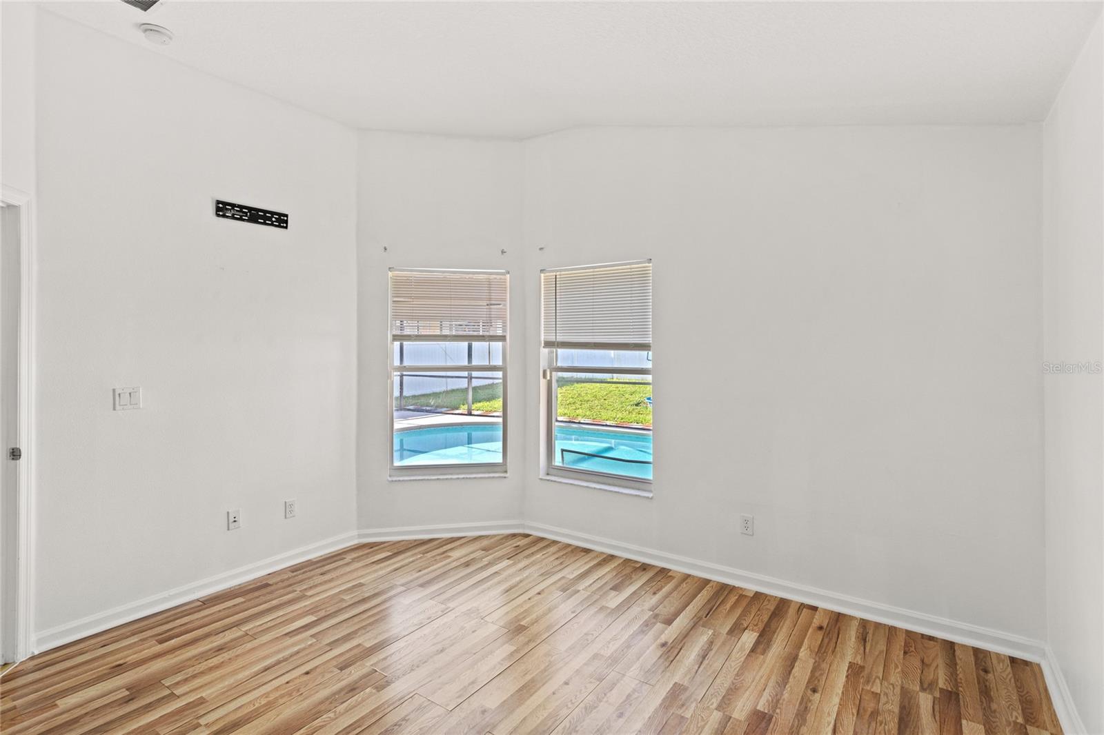 Image 21 of 35 For 15451 Markham Drive