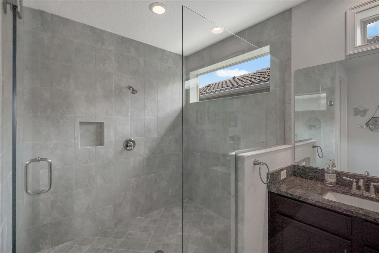 Image 44 of 66 For 13109 Stanthorne Avenue