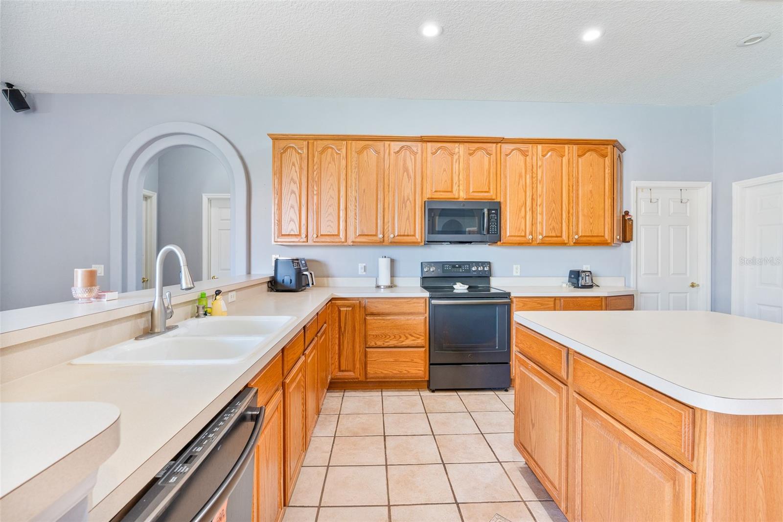 Image 10 of 39 For 1085 Chase Drive