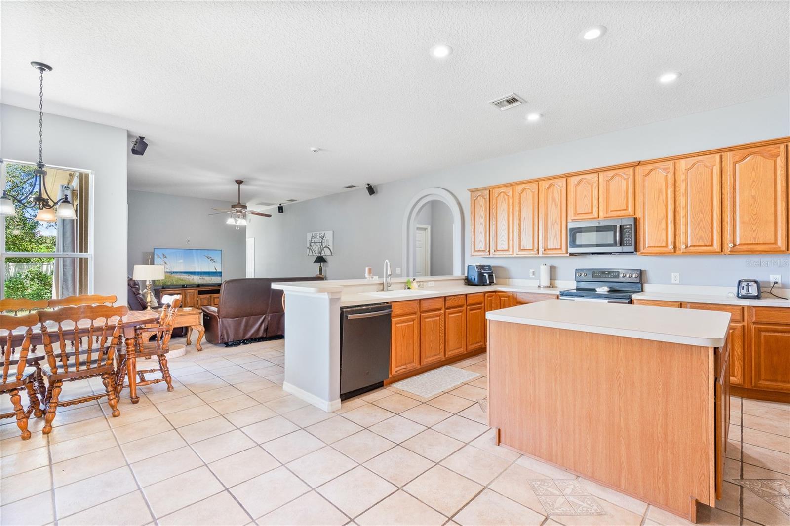 Image 13 of 39 For 1085 Chase Drive