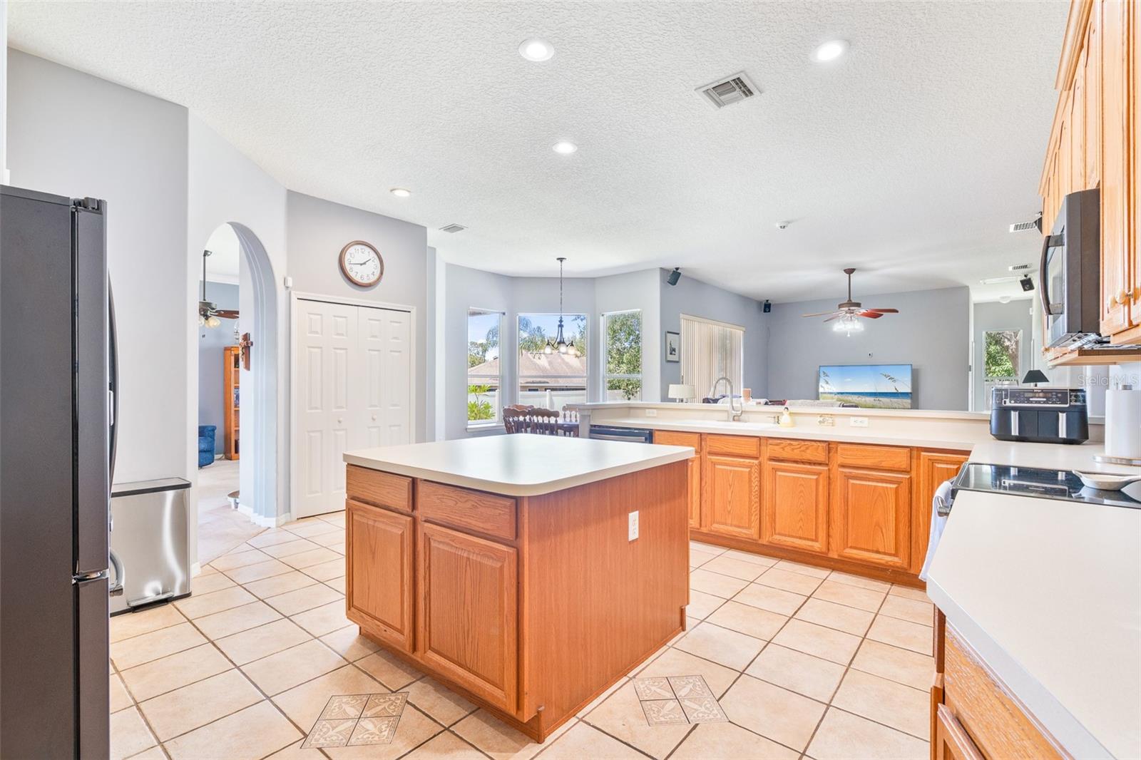Image 9 of 39 For 1085 Chase Drive
