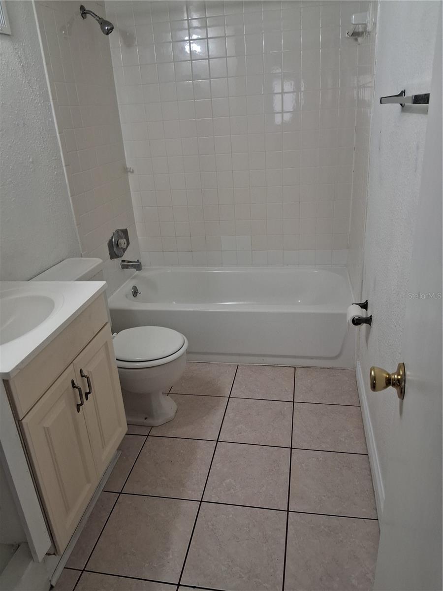 Image 12 of 16 For 900 Lake Destiny Road D