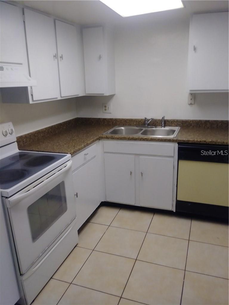 Image 2 of 16 For 900 Lake Destiny Road D