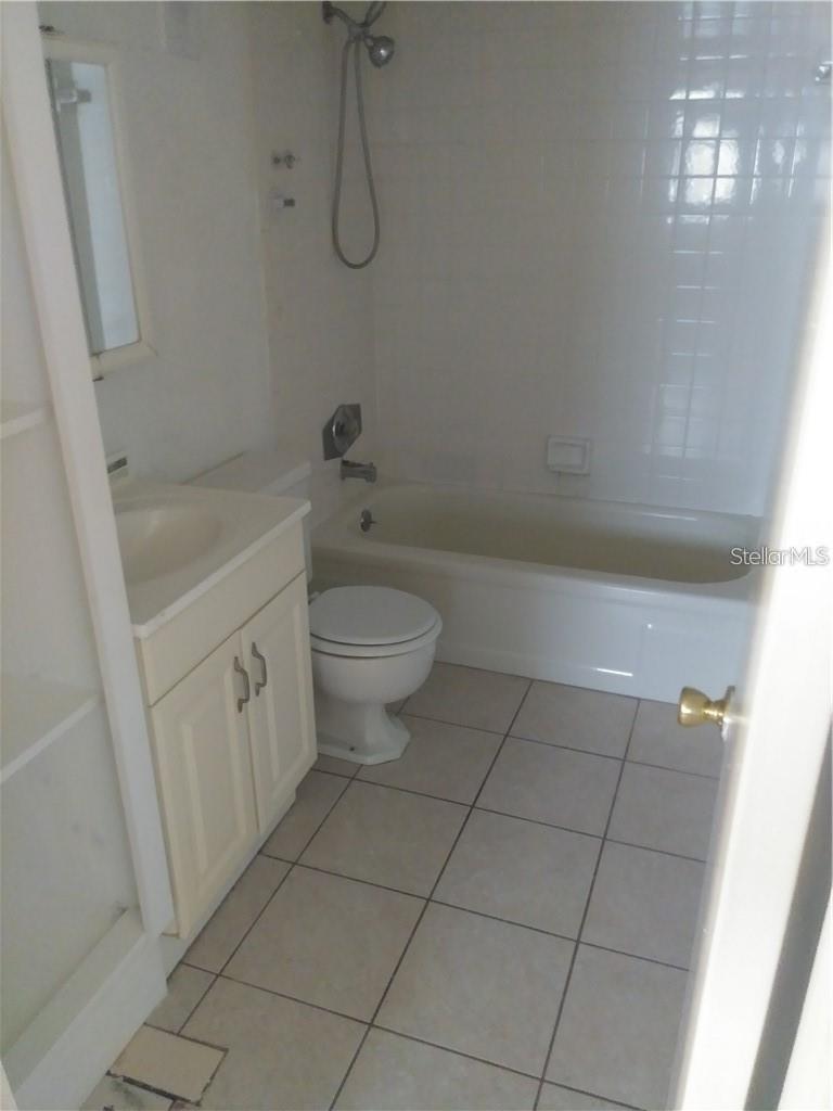 Image 6 of 16 For 900 Lake Destiny Road D
