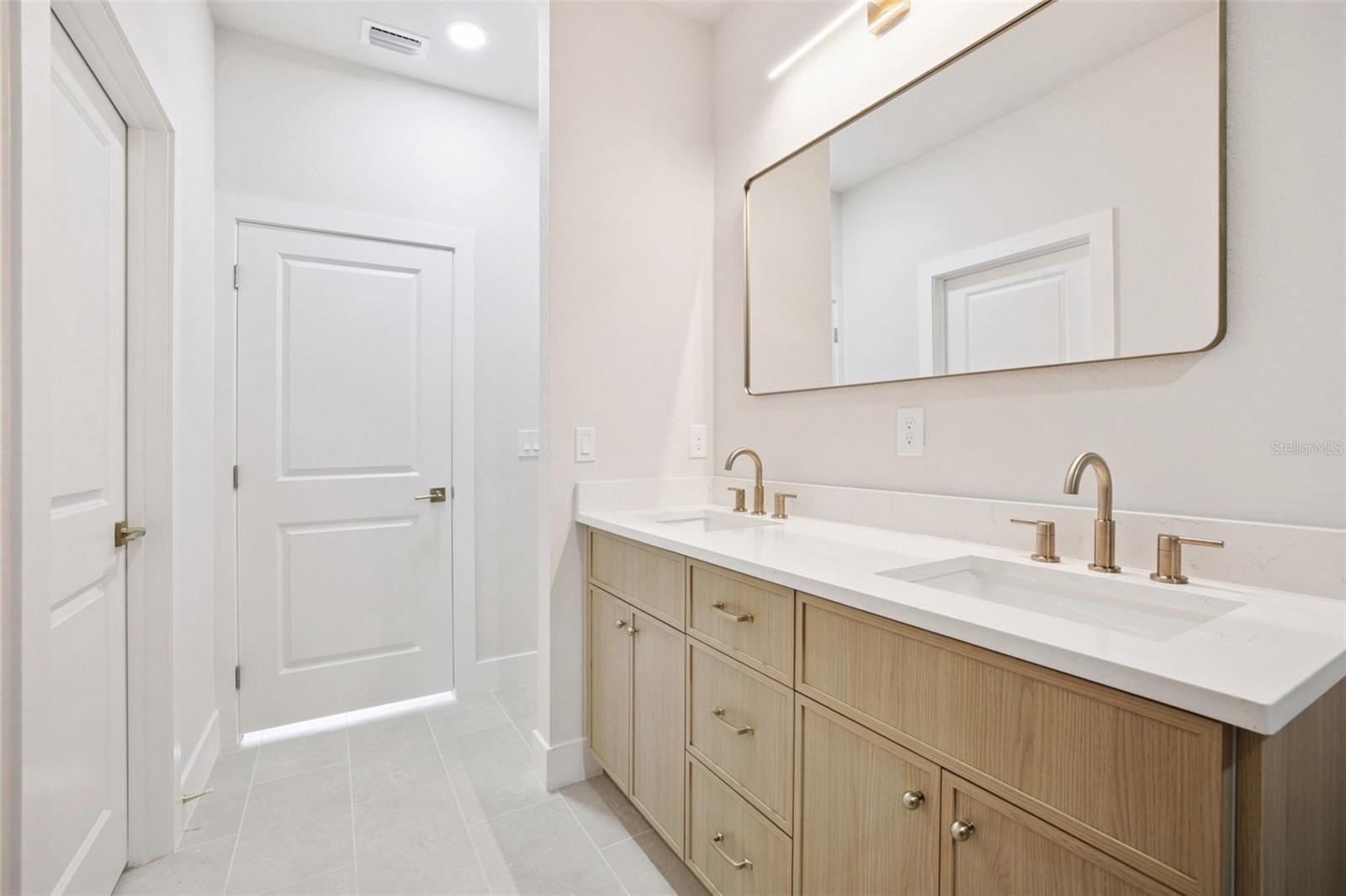 Image 16 of 30 For 4873-4875 29th Street Sw