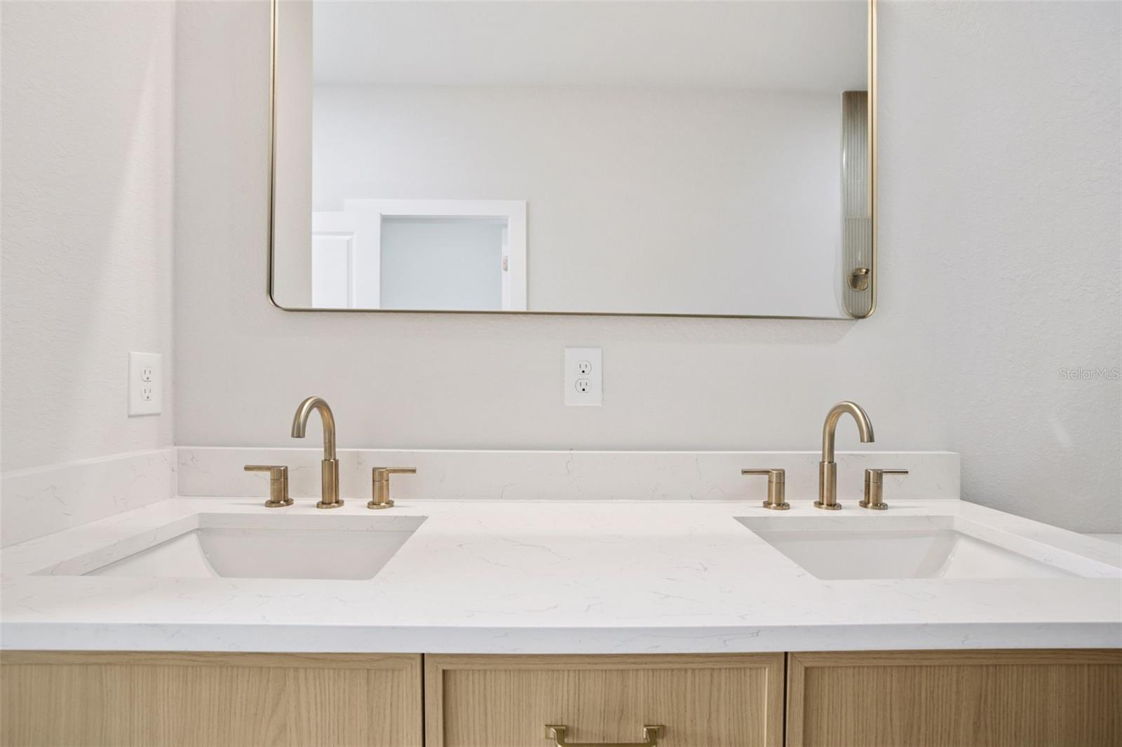 Image 18 of 30 For 4873-4875 29th Street Sw
