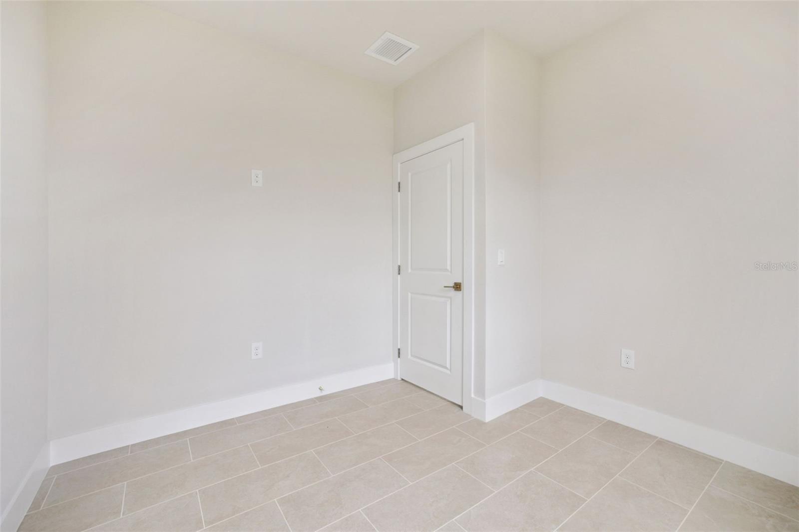 Image 22 of 30 For 4873-4875 29th Street Sw