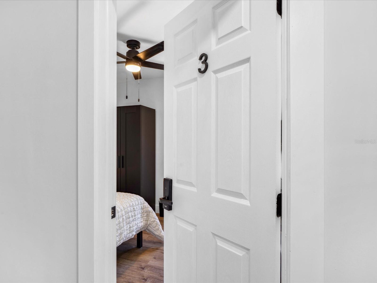 Image 14 of 41 For 1048 33rd Avenue