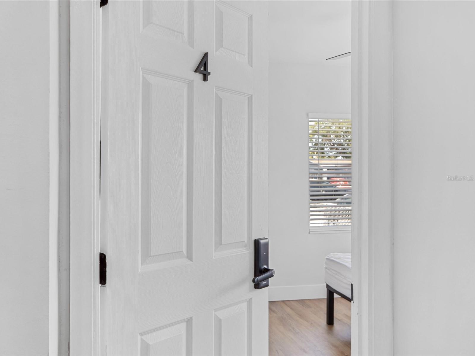 Image 17 of 41 For 1048 33rd Avenue
