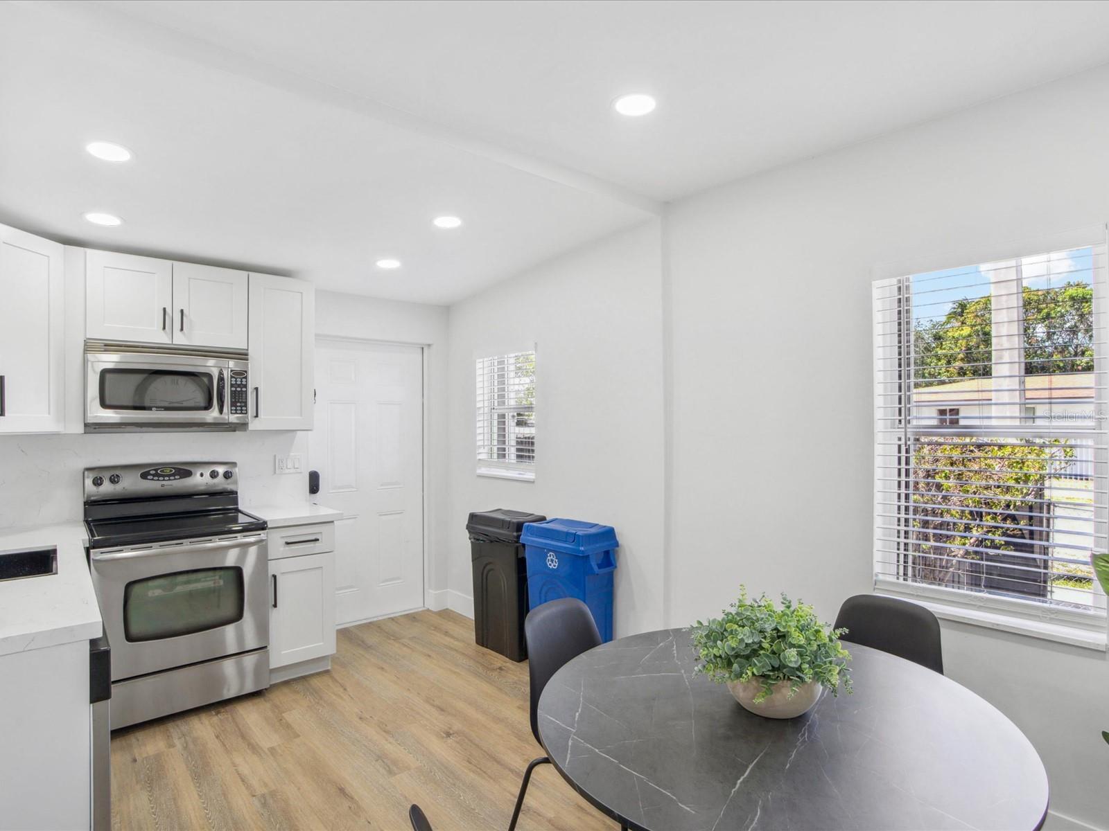Image 33 of 41 For 1048 33rd Avenue