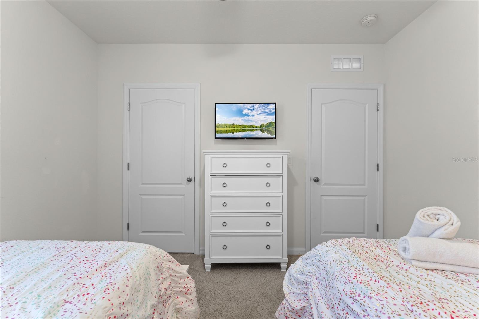 Image 22 of 59 For 6096 Broad Oak Drive