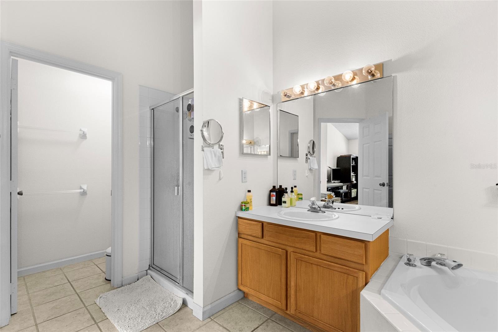 Image 11 of 27 For 6029 Lake Pointe Drive 202