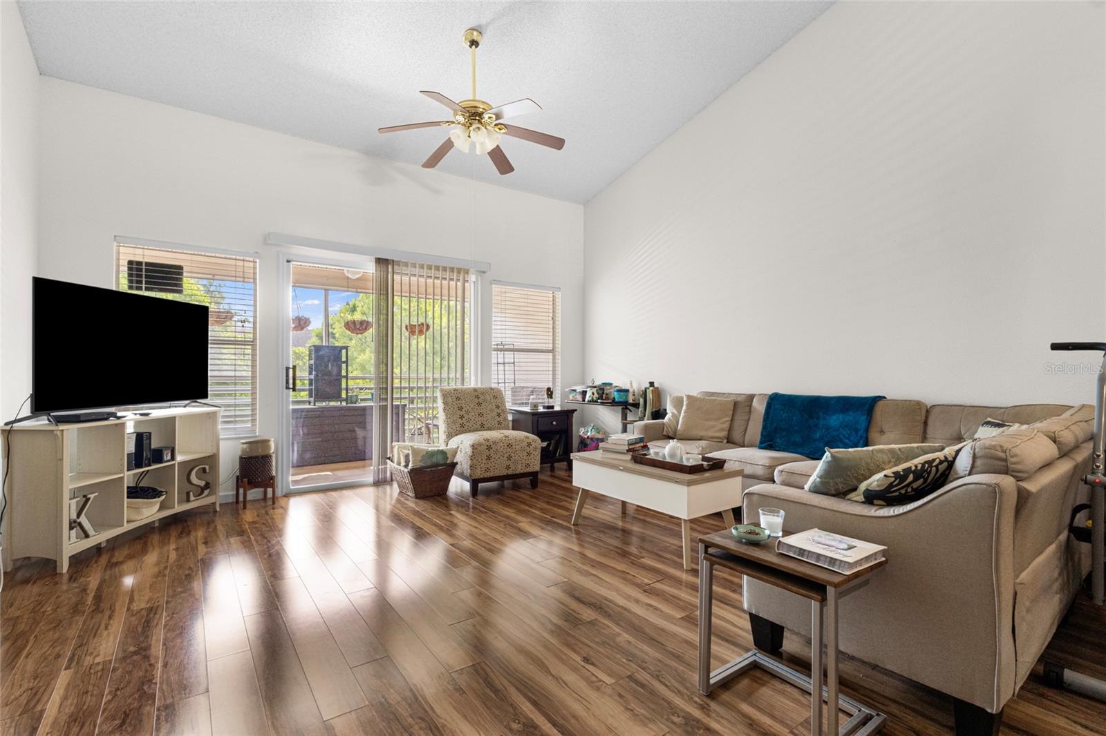 Image 4 of 27 For 6029 Lake Pointe Drive 202