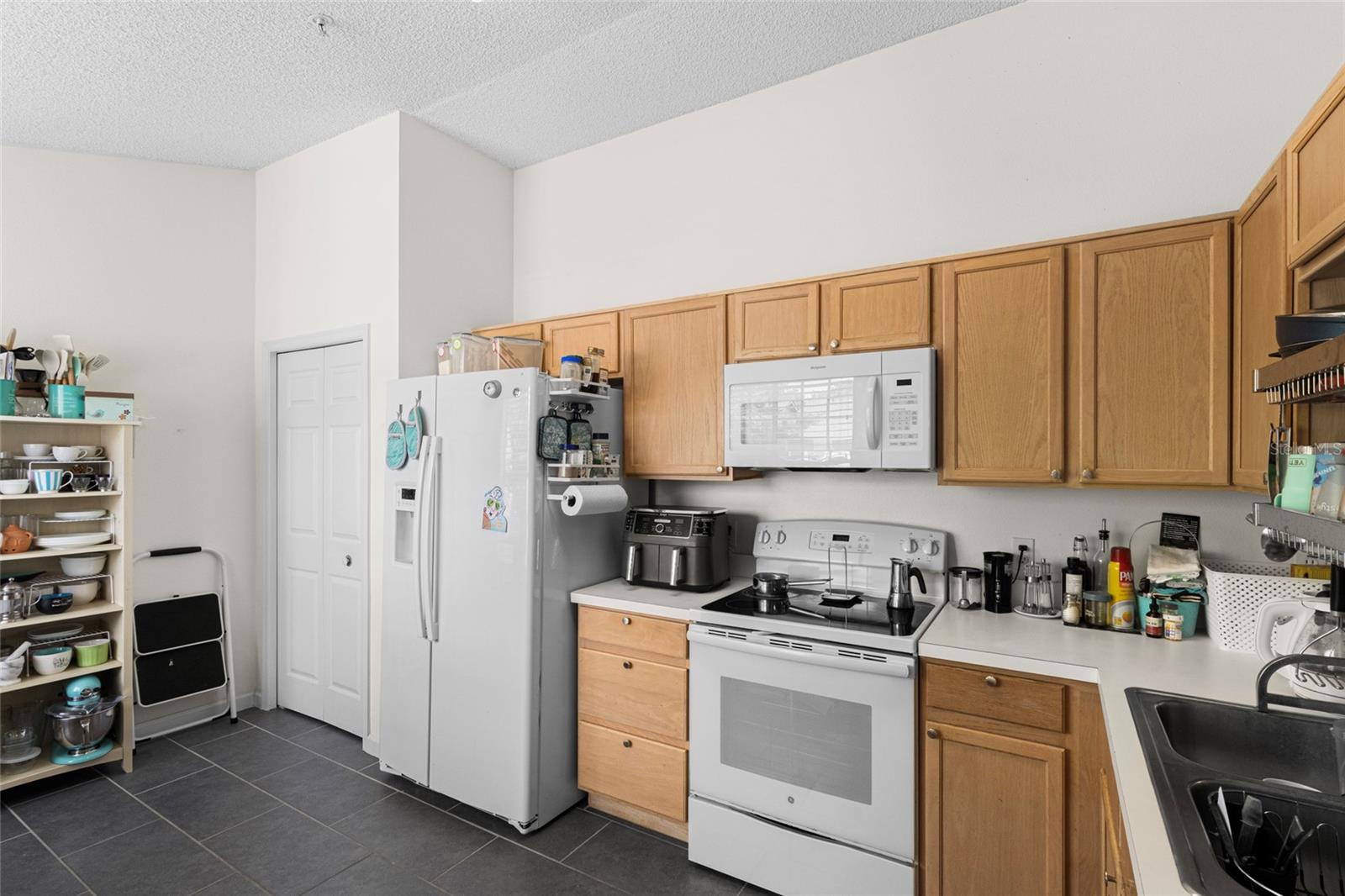 Image 8 of 27 For 6029 Lake Pointe Drive 202