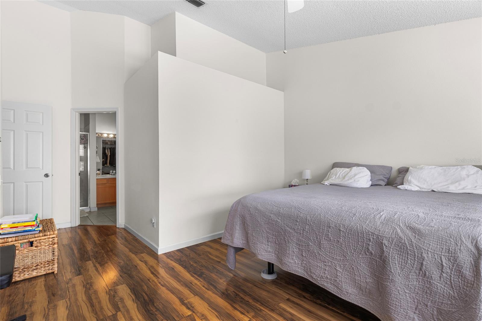 Image 9 of 27 For 6029 Lake Pointe Drive 202