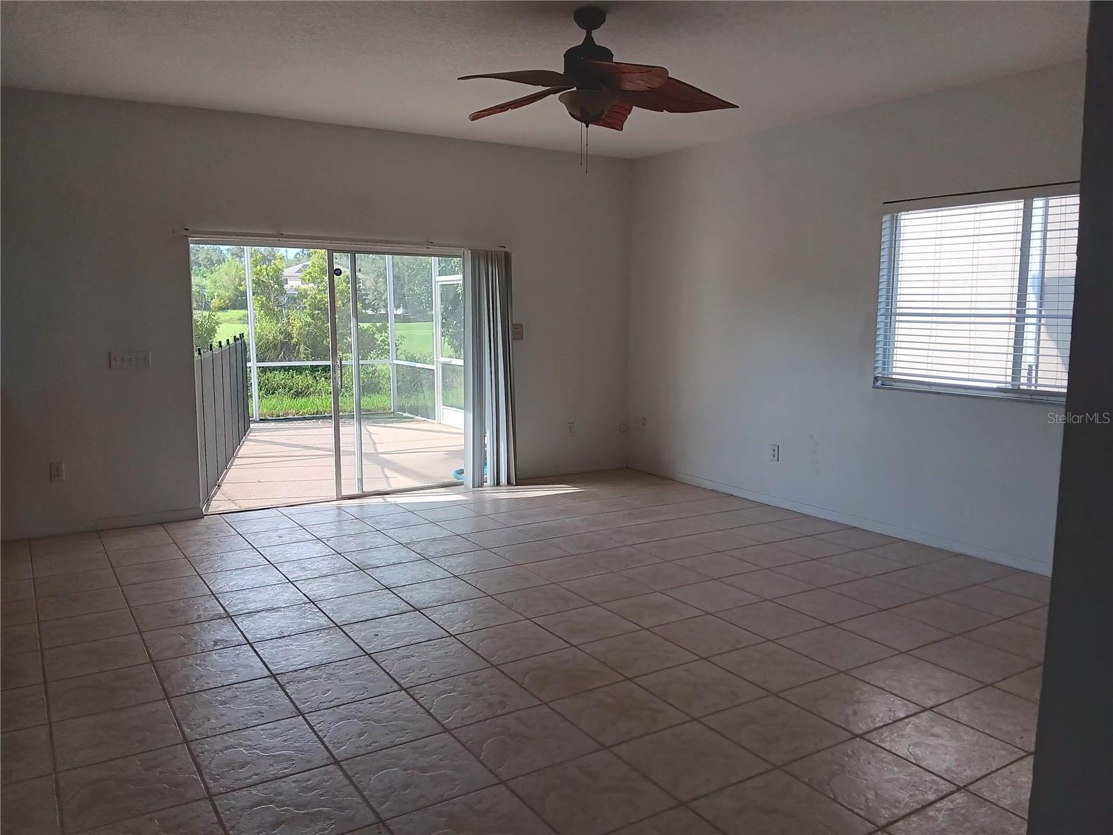 Listing photo id 12 for 18178 Sandy Pointe Drive