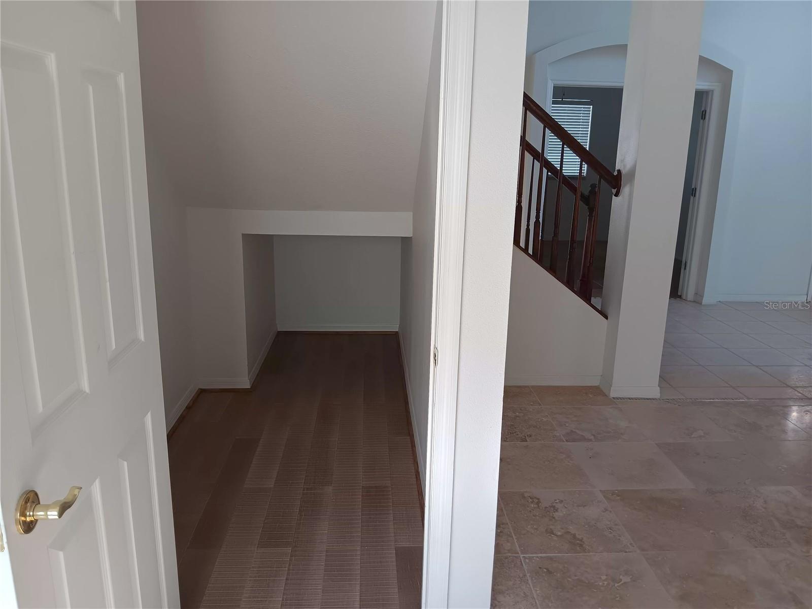 Listing photo id 13 for 18178 Sandy Pointe Drive