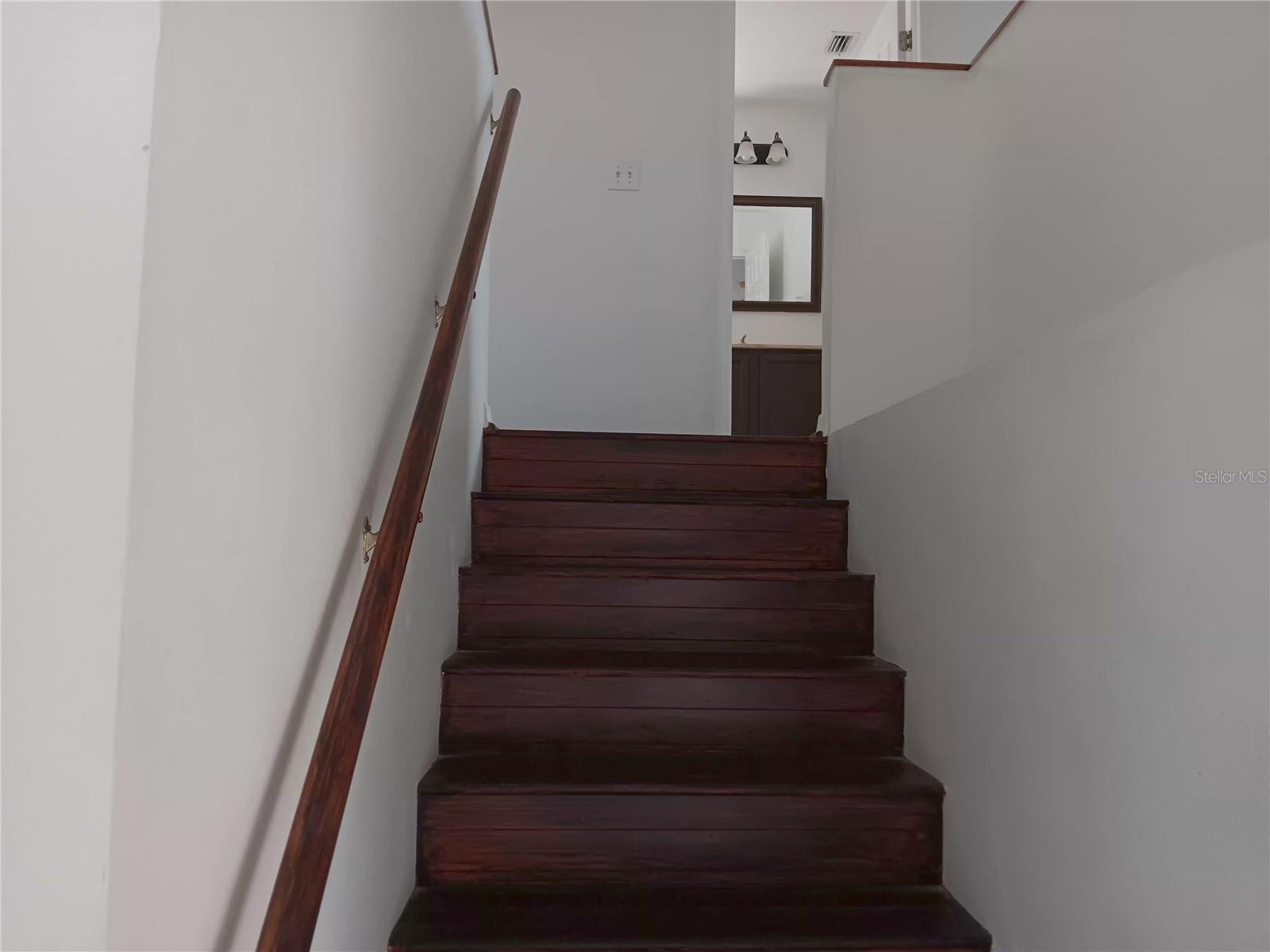Listing photo id 14 for 18178 Sandy Pointe Drive