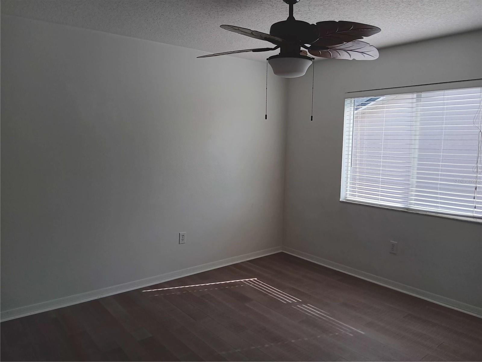 Listing photo id 18 for 18178 Sandy Pointe Drive