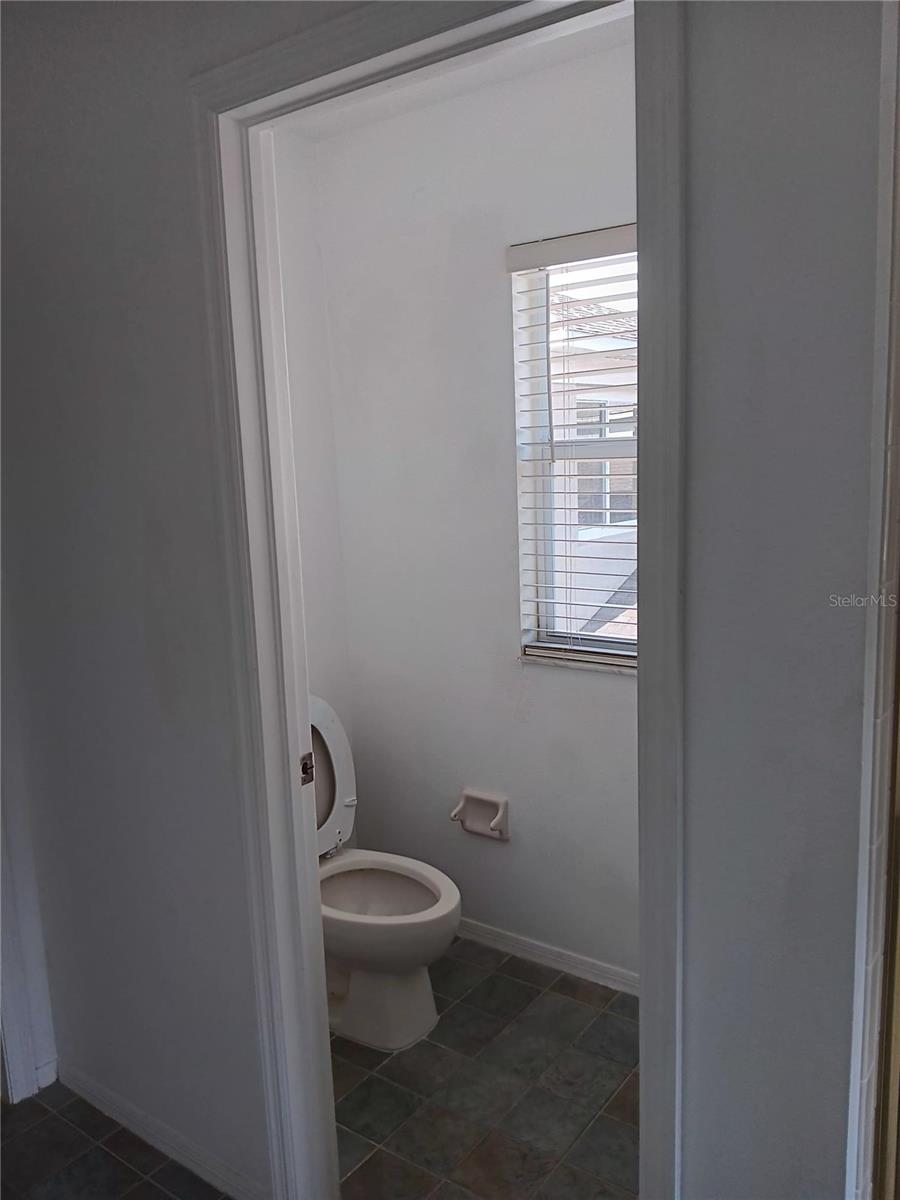 Listing photo id 23 for 18178 Sandy Pointe Drive
