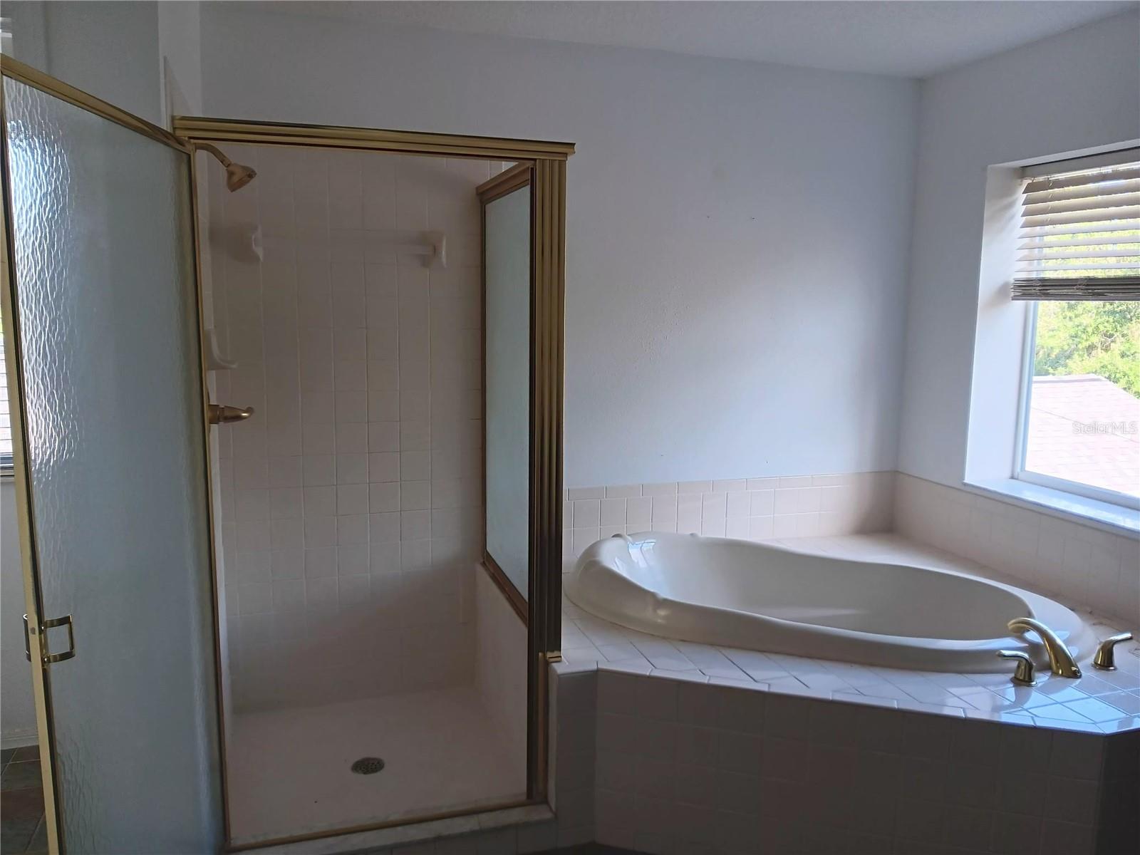 Listing photo id 25 for 18178 Sandy Pointe Drive