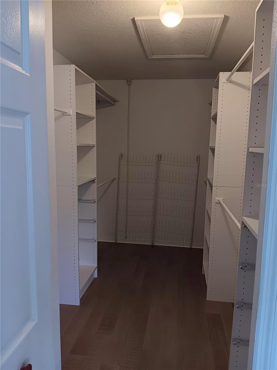 Listing photo id 26 for 18178 Sandy Pointe Drive