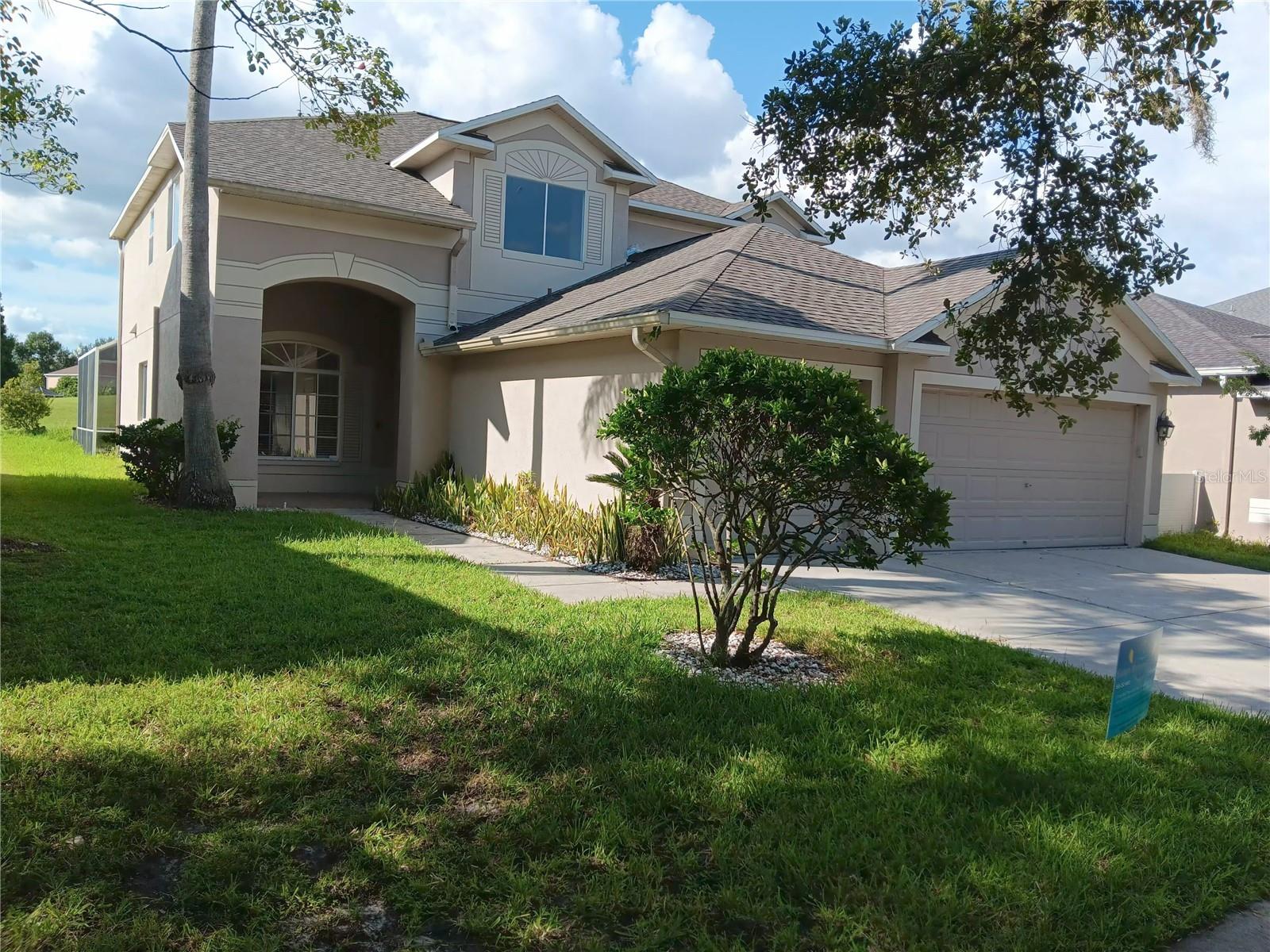 Listing photo id 1 for 18178 Sandy Pointe Drive