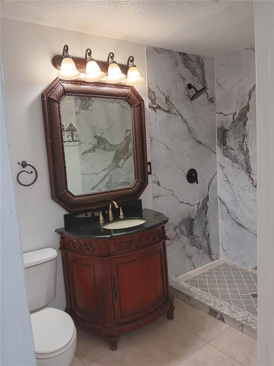 Listing photo id 28 for 18178 Sandy Pointe Drive