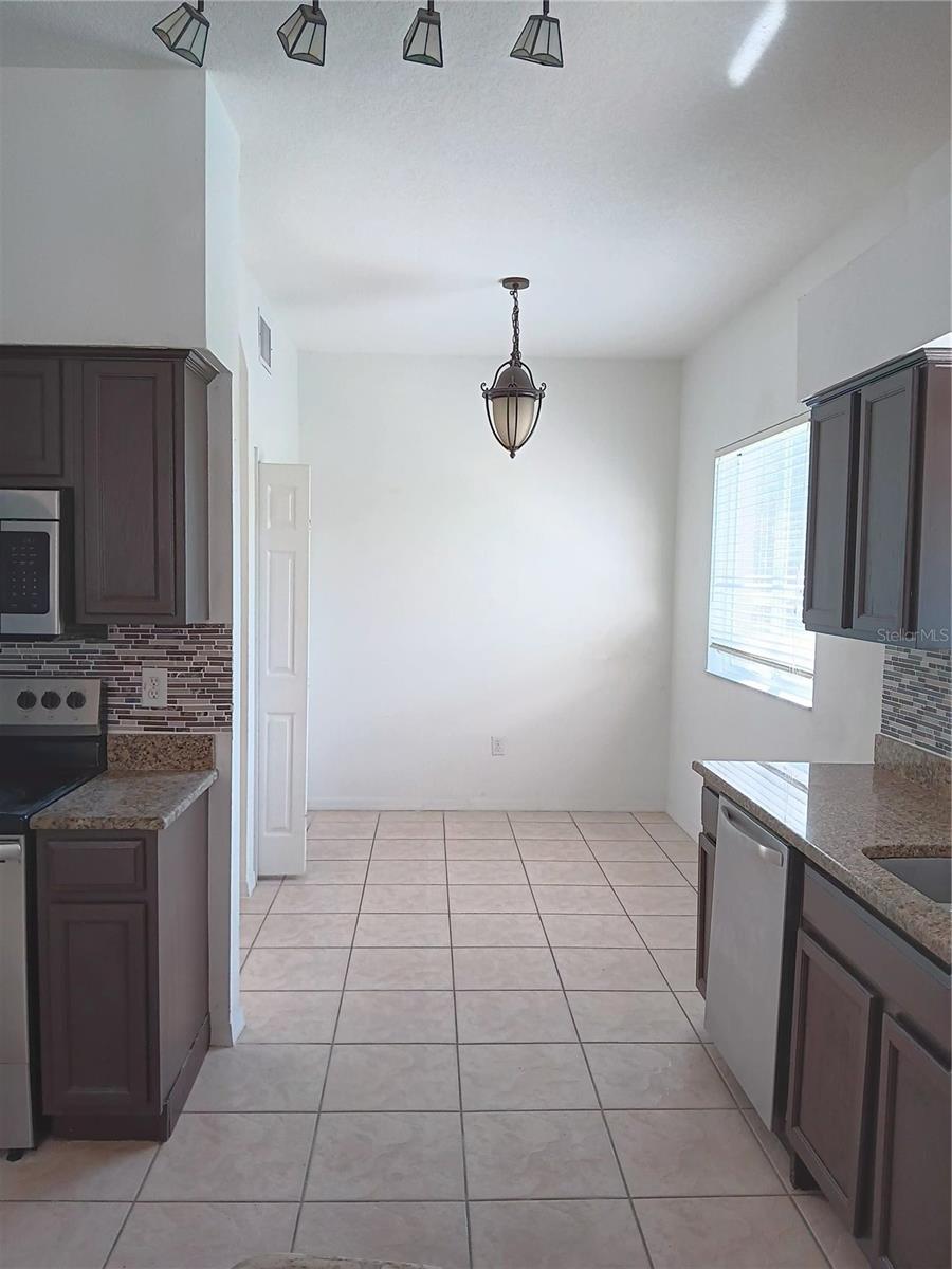 Listing photo id 29 for 18178 Sandy Pointe Drive